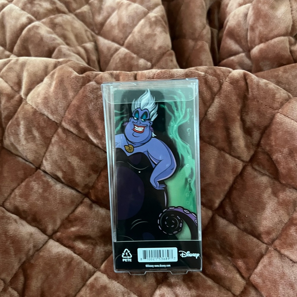 Collectible Ursula Disney Figpin - Picture 4 of 6